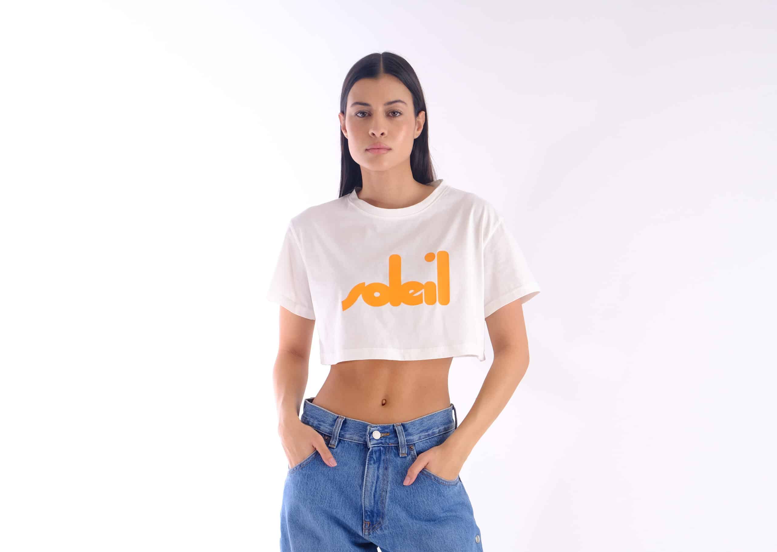 CARINA OFF WHITE SOLEILCARINA SOLEIL pose