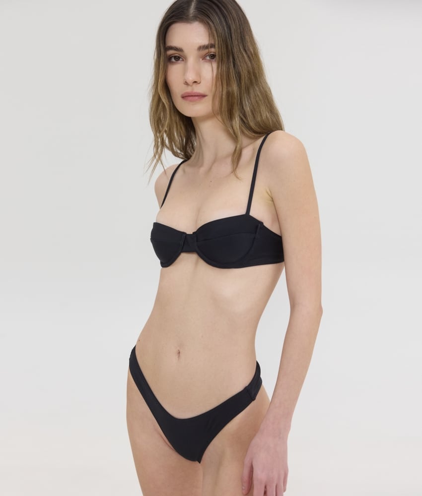 alicia bikini 2